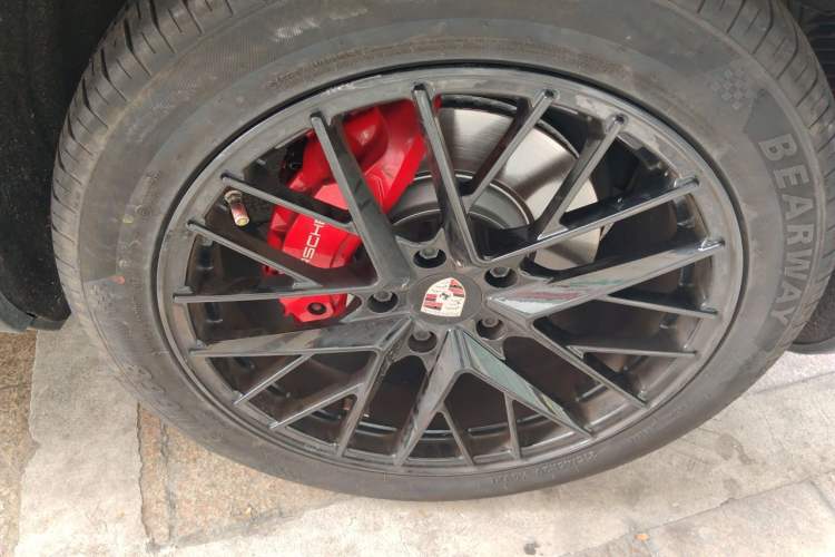 Used Porsche Cayenne 2019 Cayenne 3.0T Right Front Wheel Hub