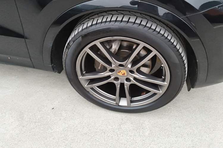 Used Porsche Cayenne 2019 Cayenne Coupé 3.0T Right Front Wheel Hub
