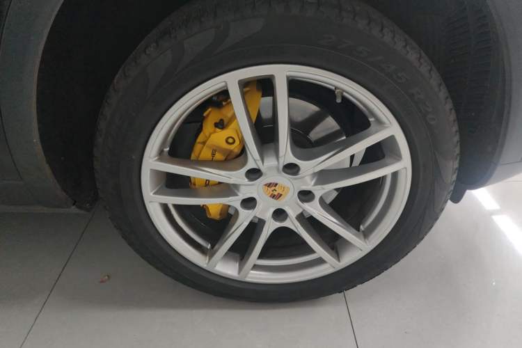 Used Porsche Cayenne 2019 Cayenne Coupé 3.0T Right Front Wheel Hub