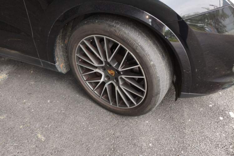 Used Porsche Cayenne 2019 Cayenne 3.0T Right Front Wheel Hub