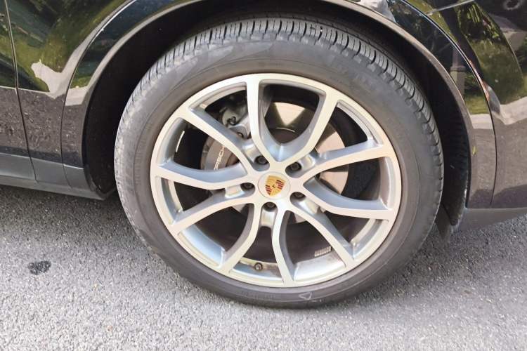 Used Porsche Cayenne 2019 Cayenne 3.0T Right Front Wheel Hub