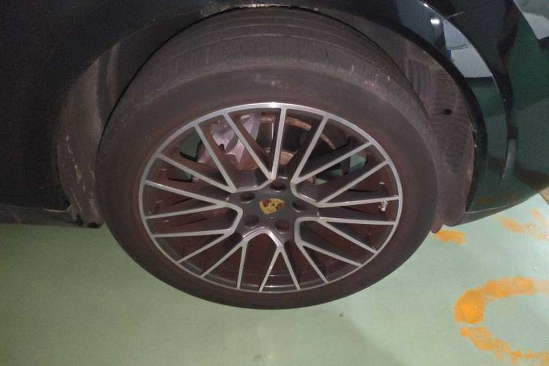 Used Porsche Cayenne 2019 Cayenne 3.0T Right Front Wheel Hub