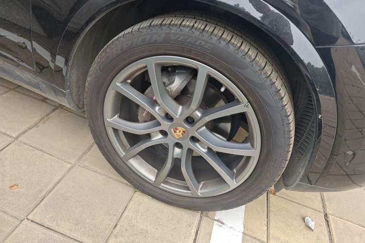 Used Porsche Cayenne 2019 Cayenne 3.0T Right Front Wheel Hub