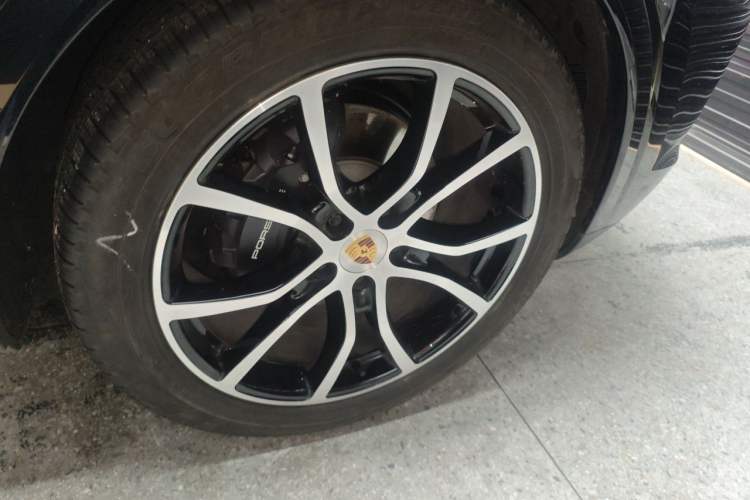 Used Porsche Cayenne 2019 Cayenne Coupé 3.0T Right Front Wheel Hub