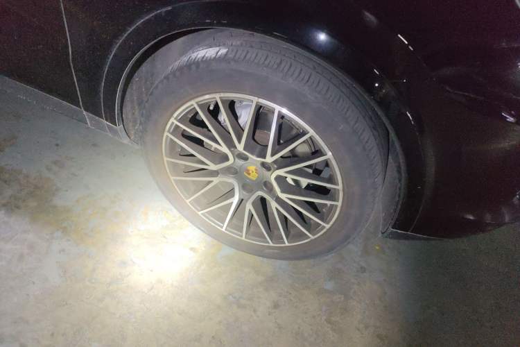 Used Porsche Cayenne 2019 Cayenne Coupé 3.0T Right Front Wheel Hub