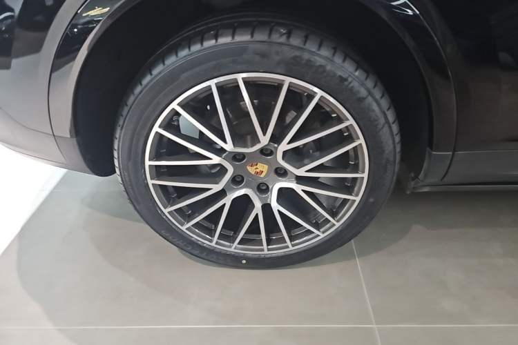 Used Porsche Cayenne 2019 Cayenne 3.0T Right Rear Wheel Hub