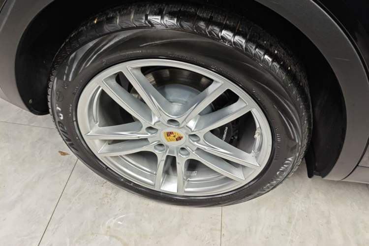 Used Porsche Cayenne 2019 Cayenne 3.0T Right Rear Wheel Hub