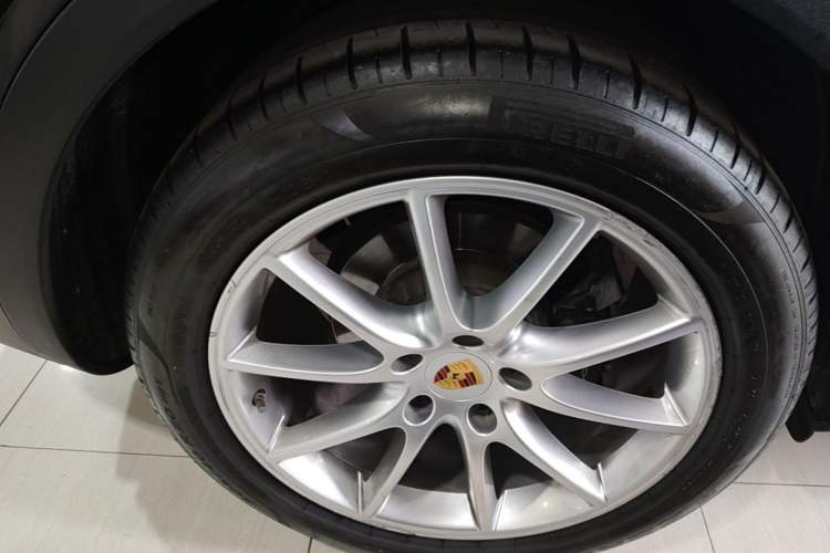 Used Porsche Cayenne 2019 Cayenne 3.0T Right Rear Wheel Hub