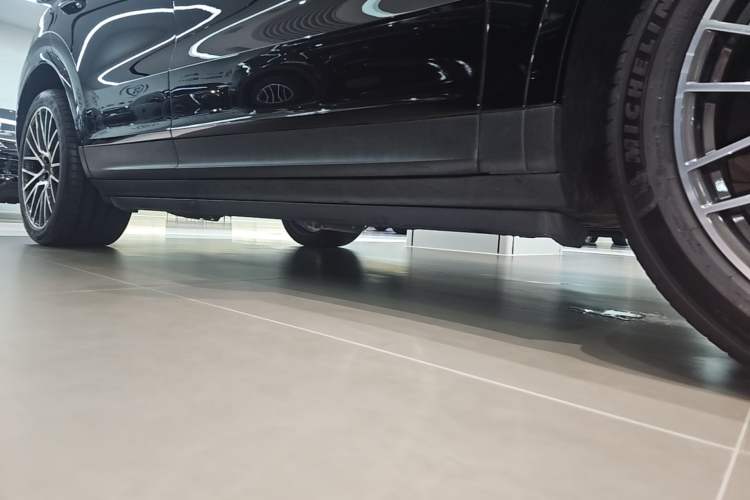 Used Porsche Cayenne 2019 Cayenne 3.0T Right Side Sill