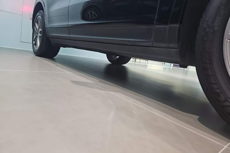 Used Porsche Cayenne 2019 Cayenne 3.0T Right Side Sill