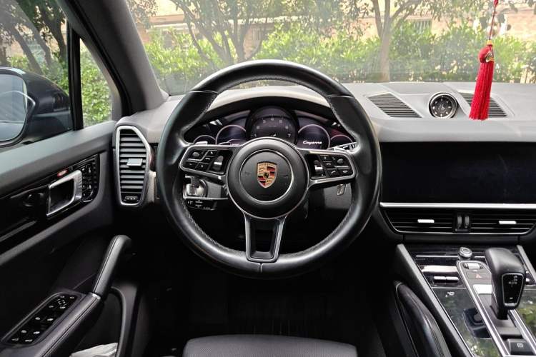Used Porsche Cayenne 2019 Cayenne 3.0T Steering Wheel