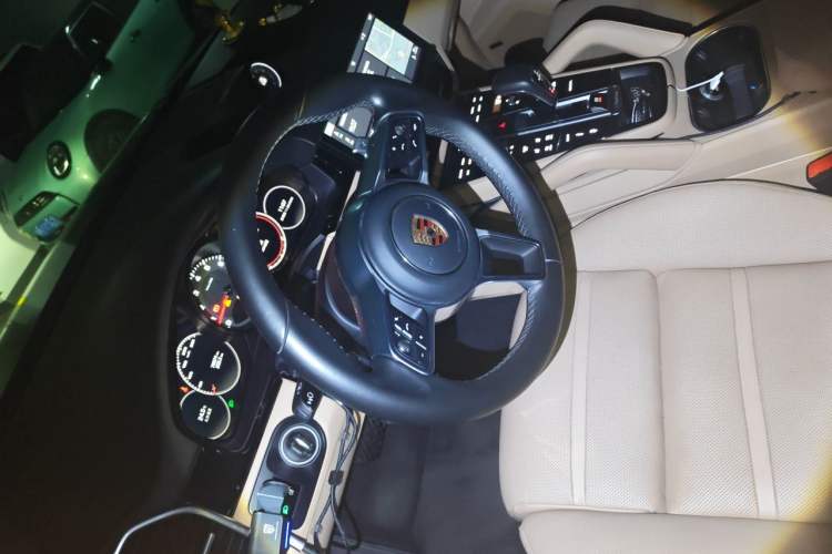 Used Porsche Cayenne 2019 Cayenne 3.0T Steering Wheel