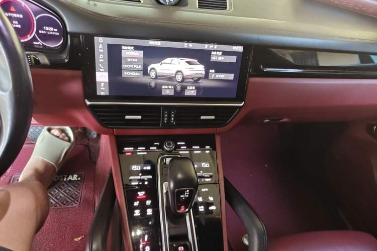 Used Porsche Cayenne 2019 Cayenne Coupé 3.0T Audio And AC Panel