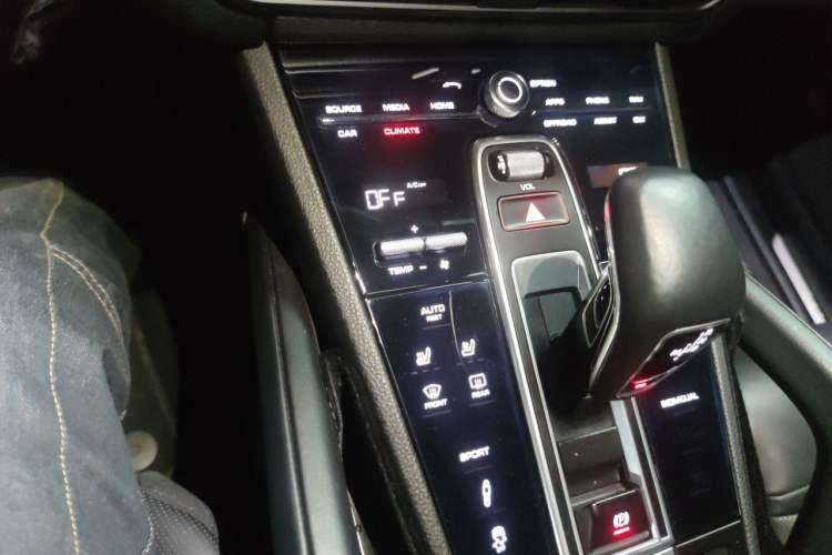 Used Porsche Cayenne 2019 Cayenne 3.0T Audio And AC Panel