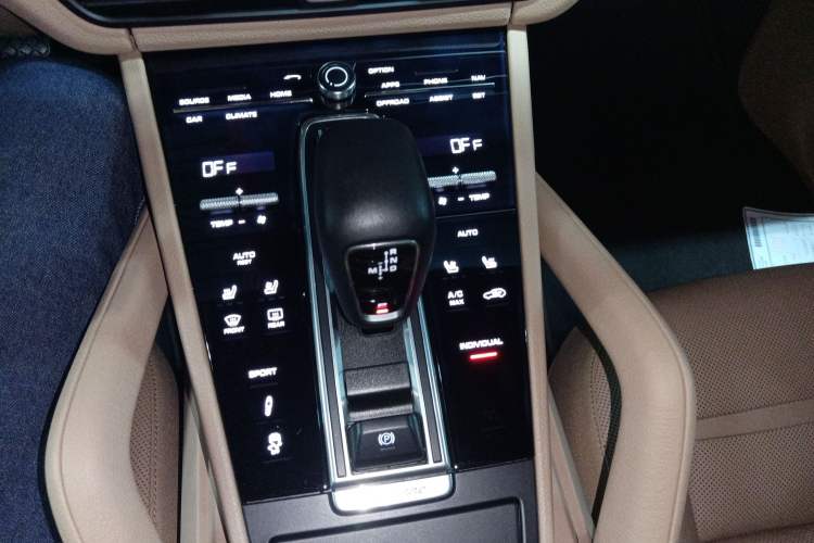 Used Porsche Cayenne 2019 Cayenne 3.0T Audio And AC Panel