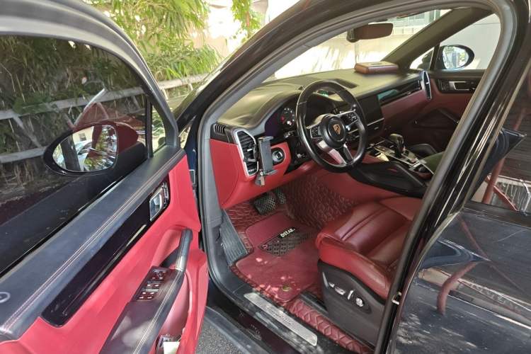 Used Porsche Cayenne 2019 Cayenne Coupé 3.0T Driver Seat