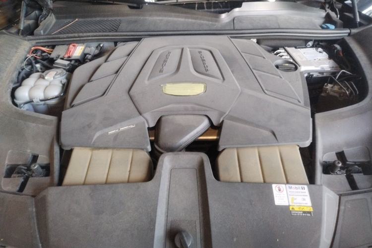 Used Porsche Cayenne 2019 Cayenne 3.0T Engine Bay