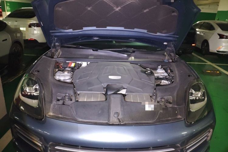 Used Porsche Cayenne 2019 Cayenne 3.0T Engine Bay