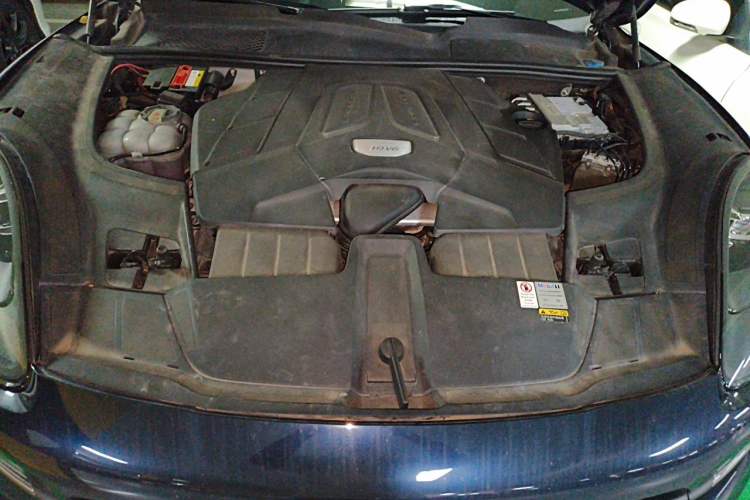 Used Porsche Cayenne 2019 Cayenne 3.0T Engine Bay