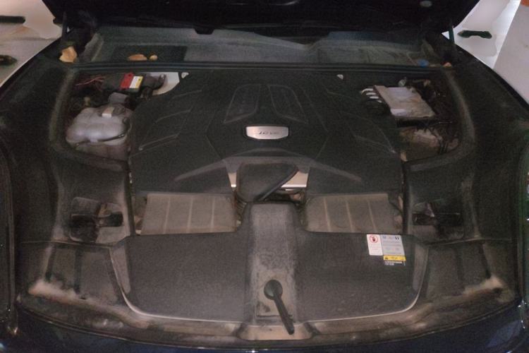 Used Porsche Cayenne 2019 Cayenne 3.0T Engine Bay