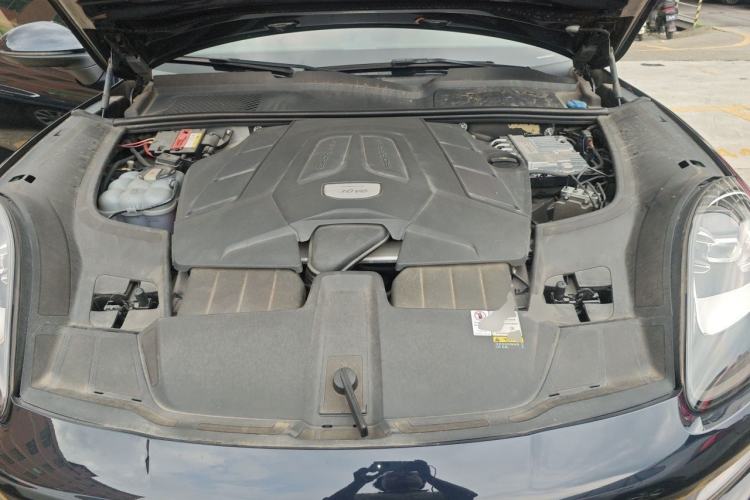Used Porsche Cayenne 2019 Cayenne Coupé 3.0T Engine Bay