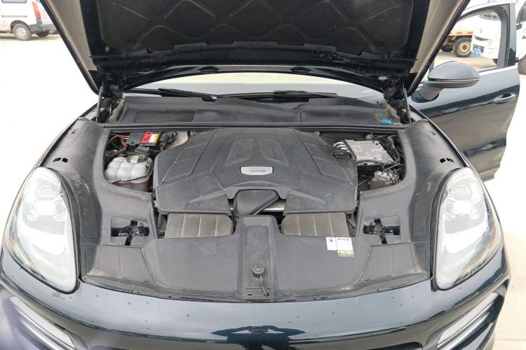 Used Porsche Cayenne 2019 Cayenne 3.0T Engine Bay