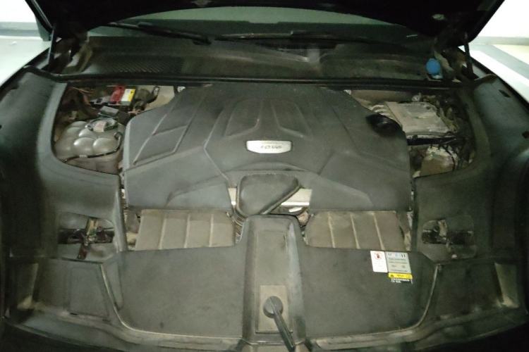Used Porsche Cayenne 2019 Cayenne 3.0T Engine Bay