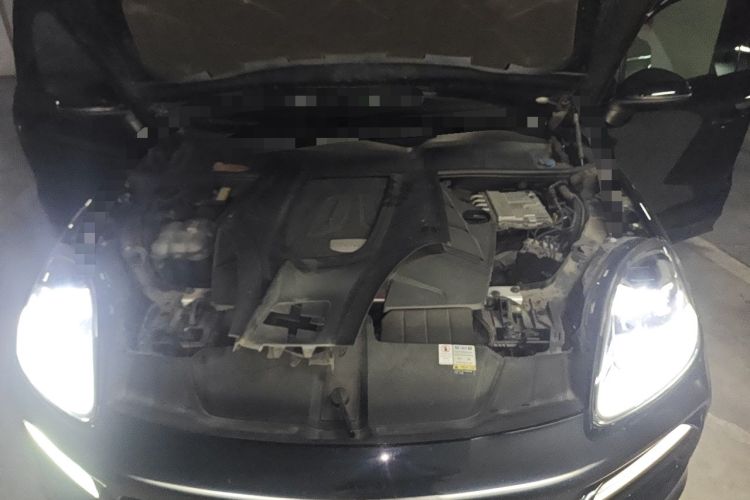 Used Porsche Cayenne 2019 Cayenne 3.0T Engine Bay