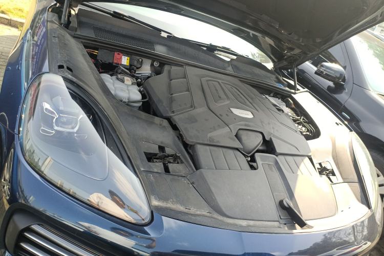 Used Porsche Cayenne 2019 Cayenne 3.0T Engine Bay