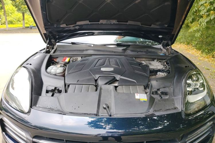 Used Porsche Cayenne 2019 Cayenne 3.0T Engine Bay