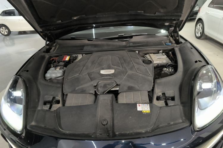 Used Porsche Cayenne 2019 Cayenne 3.0T Engine Bay