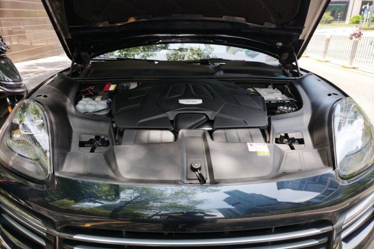 Used Porsche Cayenne 2019 Cayenne 3.0T Engine Bay