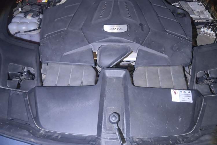Used Porsche Cayenne 2019 Cayenne 3.0T Engine Bay