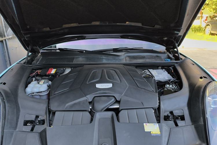 Used Porsche Cayenne 2019 Cayenne 3.0T Engine Bay