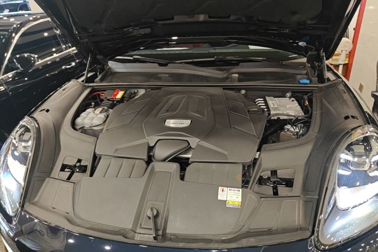 Used Porsche Cayenne 2019 Cayenne 3.0T Engine Bay