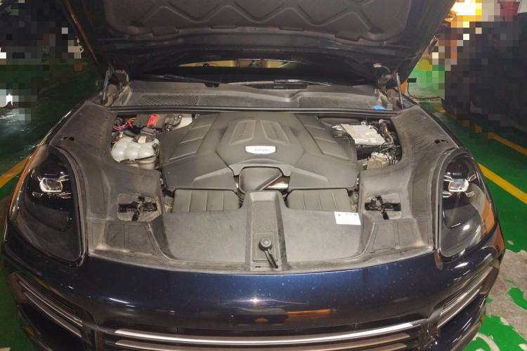 Used Porsche Cayenne 2019 Cayenne 3.0T Engine Bay