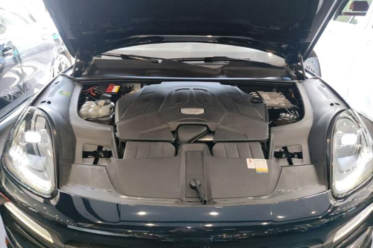 Used Porsche Cayenne 2019 Cayenne 3.0T Engine Bay