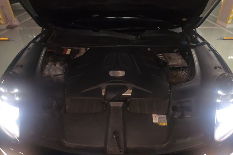 Used Porsche Cayenne 2019 Cayenne 3.0T Engine Bay