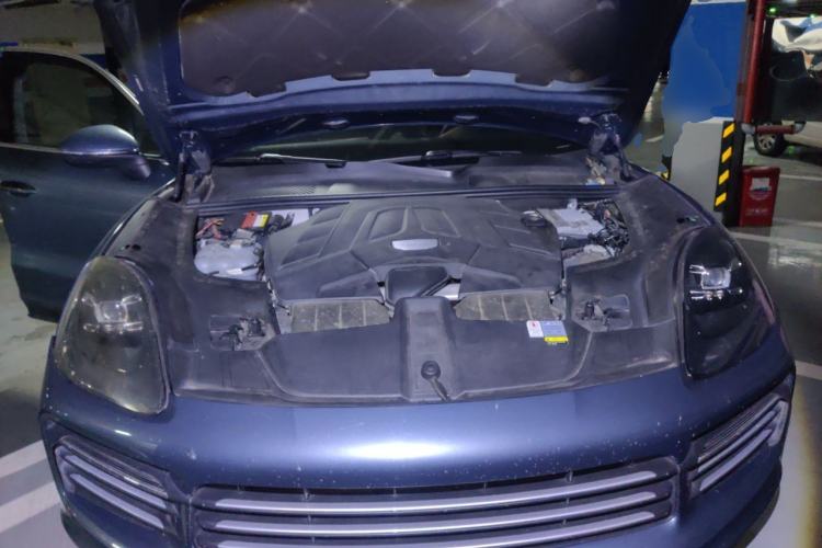 Used Porsche Cayenne 2019 Cayenne 3.0T Engine Bay