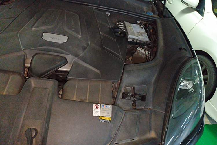 Used Porsche Cayenne 2019 Cayenne 3.0T Engine Bay Left