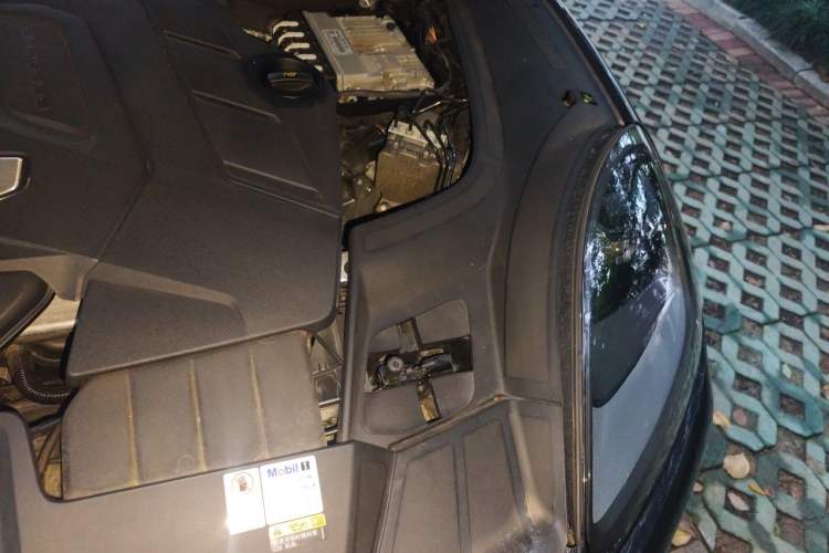 Used Porsche Cayenne 2019 Cayenne Coupé 3.0T Engine Bay Left