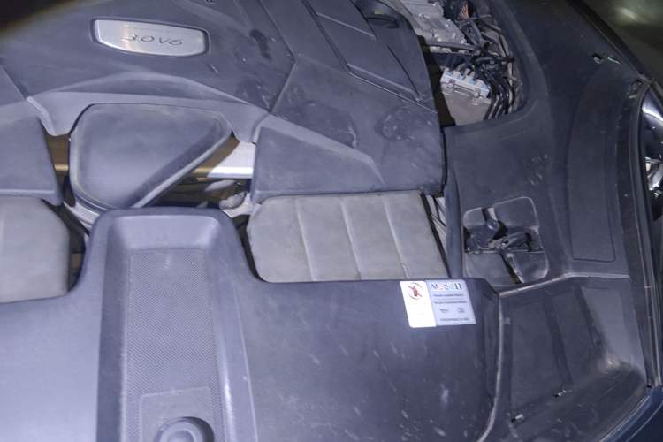 Used Porsche Cayenne 2019 Cayenne 3.0T Engine Bay Left