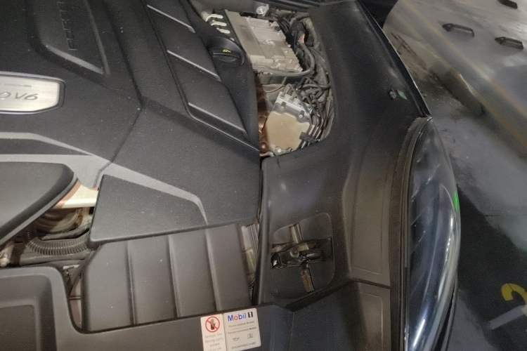 Used Porsche Cayenne 2019 Cayenne 3.0T Engine Bay Left