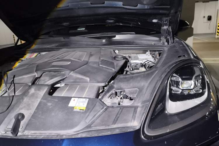 Used Porsche Cayenne 2019 Cayenne 3.0T Engine Bay Left