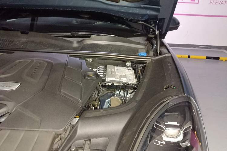 Used Porsche Cayenne 2019 Cayenne 3.0T Engine Bay Left