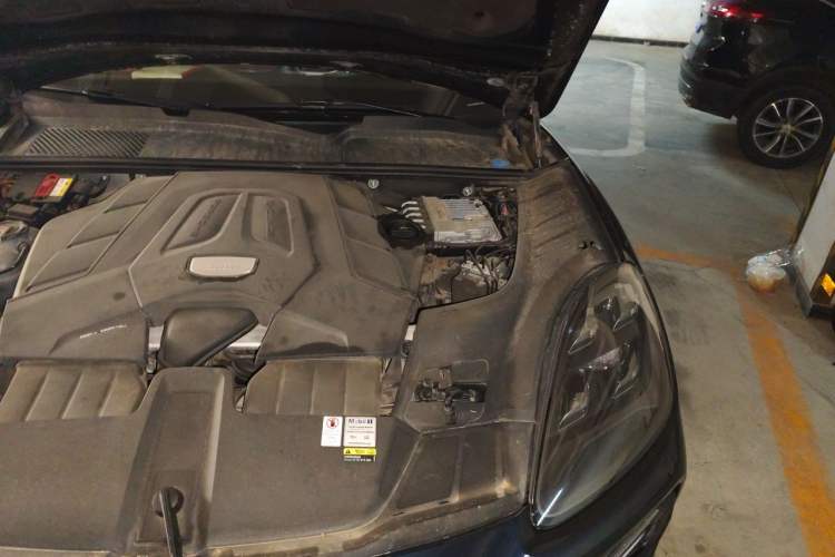 Used Porsche Cayenne 2019 Cayenne 3.0T Engine Bay Left