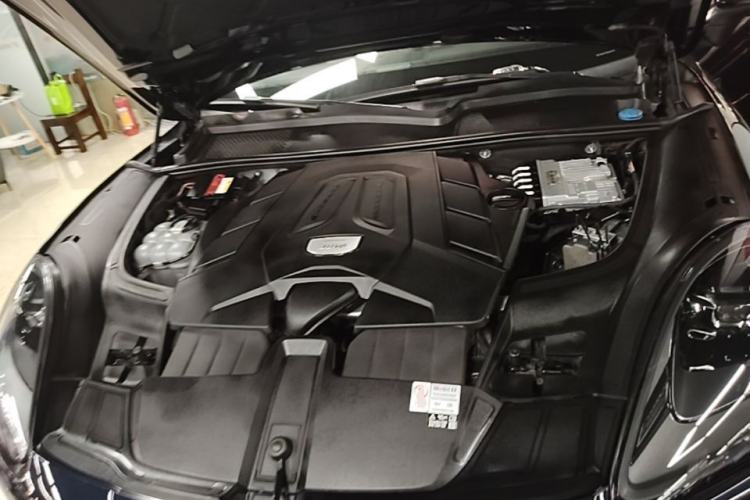 Used Porsche Cayenne 2019 Cayenne 3.0T Engine Bay
