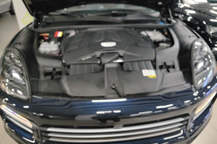 Used Porsche Cayenne 2019 Cayenne 3.0T Engine Bay