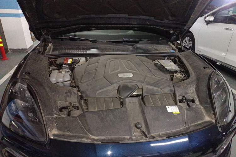 Used Porsche Cayenne 2019 Cayenne 3.0T Engine Bay