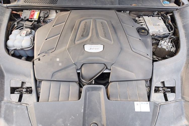Used Porsche Cayenne 2019 3.0T Engine Bay